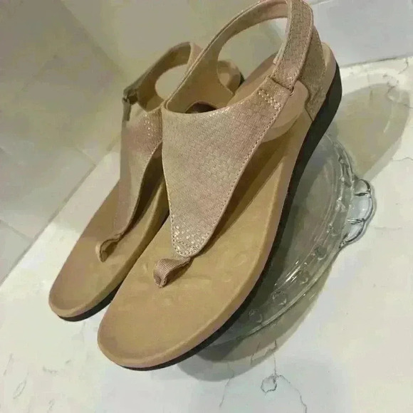 Sandals NWOB women’s 9 cushioned adjustable Beige Sz:40 - Picture 3 of 10